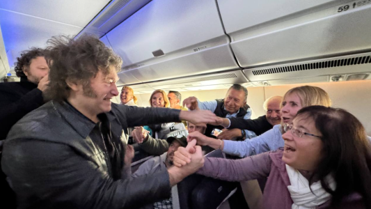 Por seguridad, el Presidente dejará de viajar en vuelos comerciales