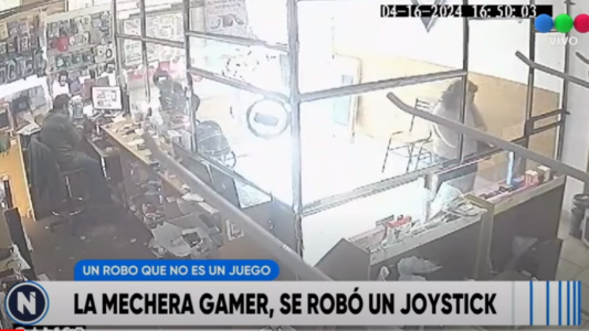 La mechera gamer, se robó un joystick