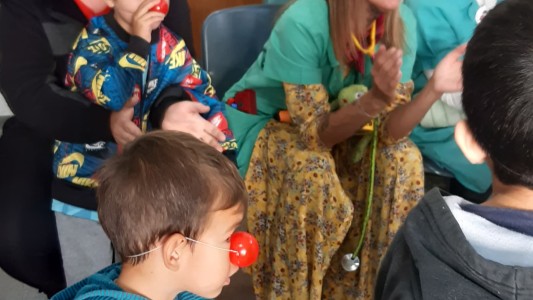 El circo llevó alegría al Hospital de Niños