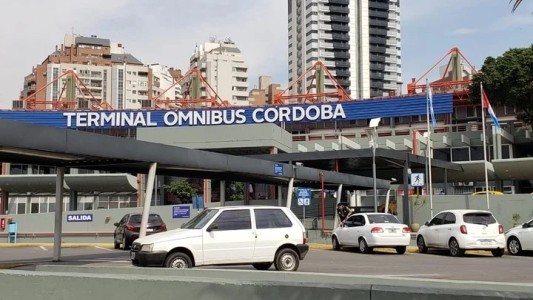 Córdoba: murió en un colectivo y nadie se dio cuenta hasta que llegaron a la terminal