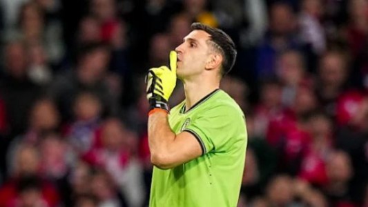 Un ex compañero del "Dibu" Martínez lo cruzó: "Era más discreto"