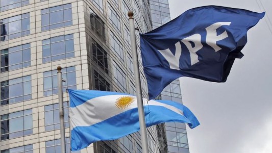 Juicio por YPF: el fondo Burford pidió que pasen a su nombre el 51% de las acciones de la empresa que tiene el Estado argentino (1)