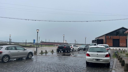 Lunes gris con lluvias aisladas y algo de viento en Rosario