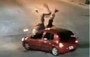Un automovilista chocó a una moto y se fugó: una de las víctimas pelea por su vida