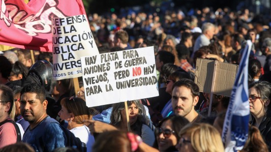 Marcha por la universidad pública: más de 150 mil personas colmaron la Plaza de Mayo