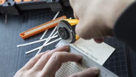 Artista "deconstruye" el "Mein Kampf" de Hitler para armar un libro de cocina, en un proyecto que le llevará décadas