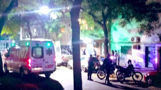 Tres heridos en balacera contra un taxi en Ituzaingó y Corrientes: uno está grave