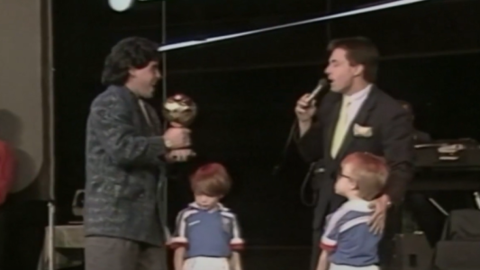 Apareció el Balón de Oro de Maradona robado en 1989