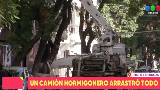 Un camión enganchó cables y generó caos en el centro