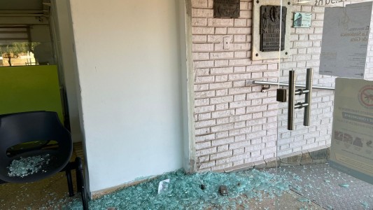 Violento incidente en Roldán: trabajadores atacaron instalaciones municipales