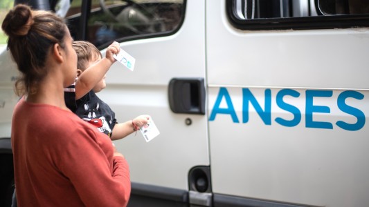 Confirmaron a cuánto subirán la AUH y las asignaciones familiares desde junio