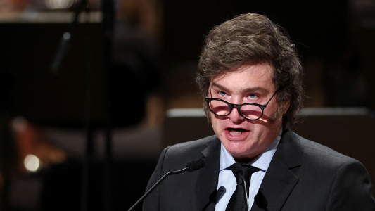 Milei consideró a la decisión de España de "papelón internacional por culpa de un delirante"