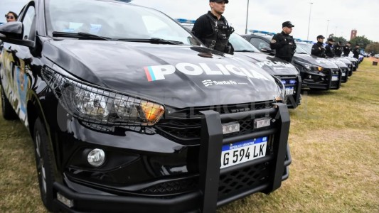 Pullaro encabezó la entrega de más patrulleros para la Policía