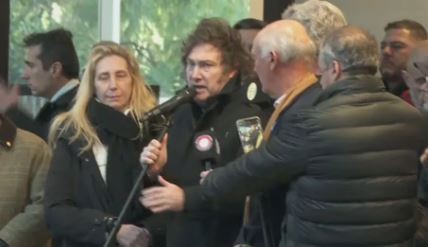 La promesa de Javier Milei al campo: "Vamos a eliminar el impuesto PAIS y las retenciones"