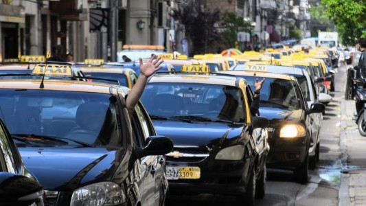 Fuerte disparada en los costos de taxis: solicitan aumentos y nuevas regulaciones