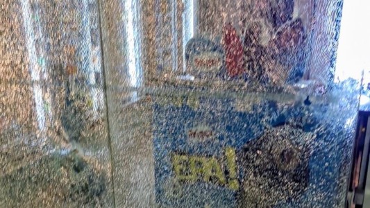 Balearon una estación de servicio en zona sur y dejaron una amenaza contra Di María