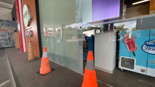 Investigan si una moto abandonada está relacionada con la balacera contra la estación de servicio