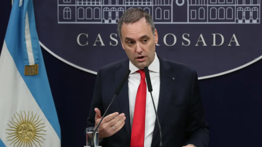 El Gobierno insiste en que la recesión económica tocó el piso: "Hay luz que se empieza a ver"