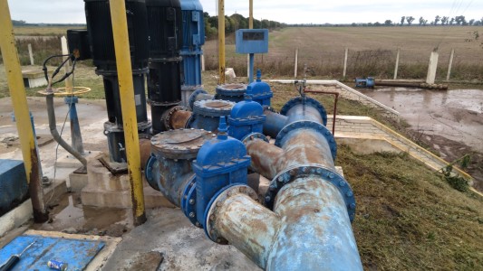 La falta de presión de agua en varios barrios se debe a una disminución causada por una baja de tensión