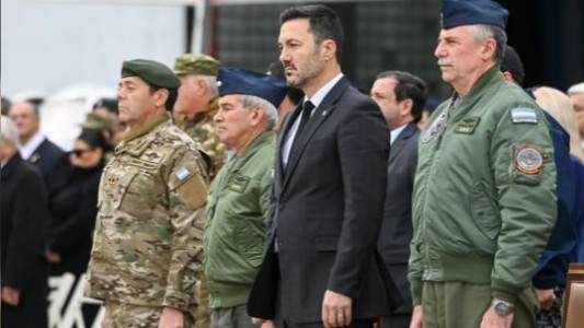 Nuevo aumento a las Fuerzas Armadas para “reconocer una adecuada jerarquización en relación a su capacidad”