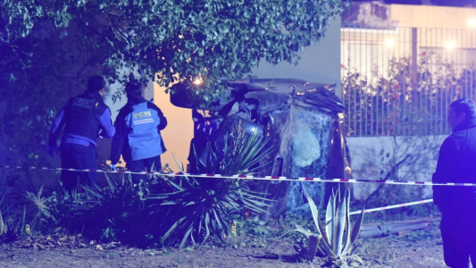 Chico de 14 años se llevó la camioneta del padre, chocó contra un poste y murió