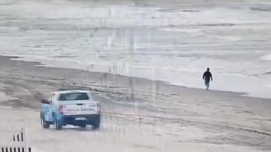 Villa Gesell: robó, lo persiguió la Policía y se metió al mar para escapar