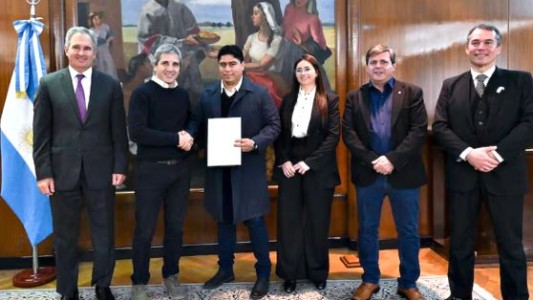 “No vino a pedir plata”: Santa Cruz canceló una deuda y Caputo lo celebró