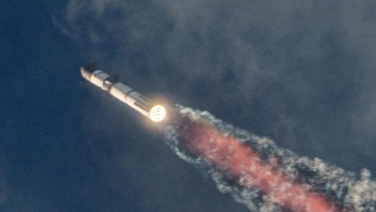 Regresó a Tierra con éxito la nave espacial de SpaceX tras el cuarto intento