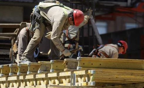 Por la paralización de obras públicas, ya se perdieron más de 50 mil empleos en la construcción