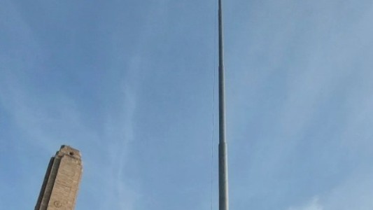 Monumento sin bandera: razones y planes para el 20 de junio