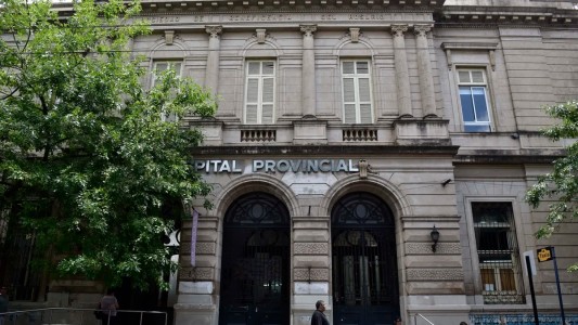 Adolescente baleado mientras esperaba un taxi en zona sur