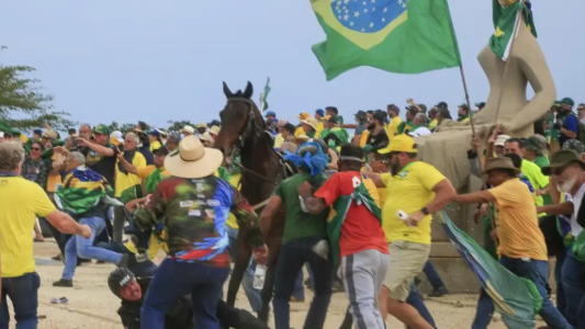 Brasil pide ayuda a Argentina para localizar a más de 140 fugitivos