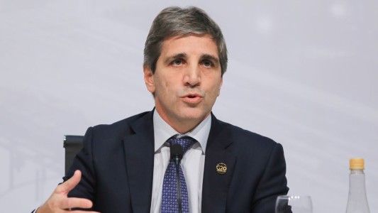 Caputo debió salir a negar de plano una devaluación y ratificó el "crawling peg"