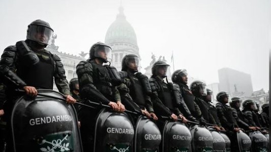 Tensión en el Congreso entre fuerzas federales y manifestantes