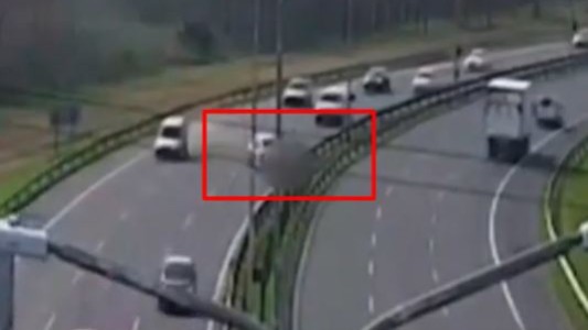 Video: conductor alcoholizado chocó y mató a un motociclista en el Camino Buen Ayre