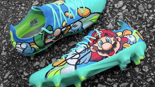 Eurocopa: el 9 de Albania jugó con unos botines en honor a Super Mario Bros