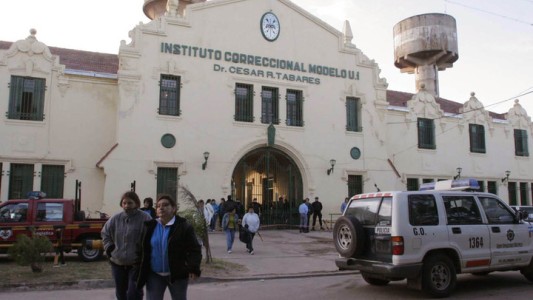 Un agente penitenciario fue detenido cuando intentaba ingresar cocaína y marihuana