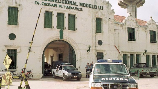 Detuvieron a un penitenciario cuando intentaba ingresar drogas a la cárcel de Coronda
