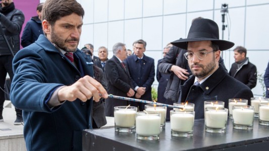 Pullaro reafirma el compromiso de Santa Fe con la memoria y la justicia en acto de la AMIA