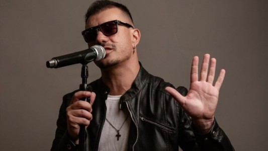 De soldador industrial a cantautor: Fabián Rubin llegó a la avenida Corrientes