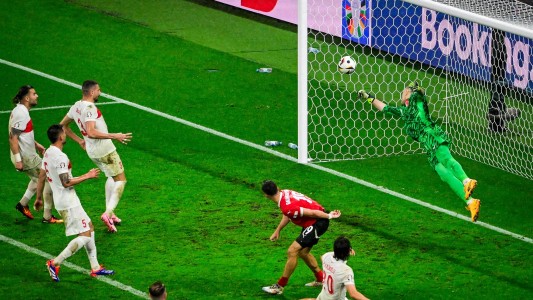 Eurocopa: la increíble atajada en el último minuto que le dio a Turquía el pase a cuartos de final