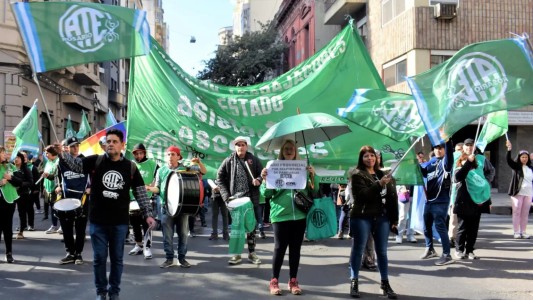 Corte en Rioja y Laprida: trabajadores de la salud reclaman el recorte de empleados