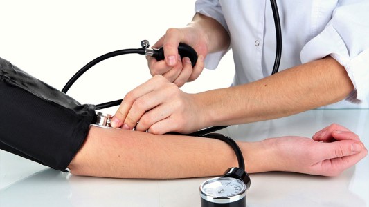 “Palpitando” la Copa América: ¿qué medidas tomar para que los nervios del partido no dañen la salud?