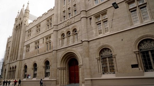 Se reanudó la actividad en la Facultad de Humanidades tras el principio de incendio