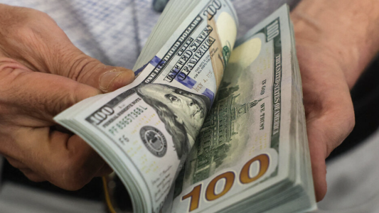 Tras los anuncios del Gobierno, el dólar blue frena la escalada y se ubica en $1.440