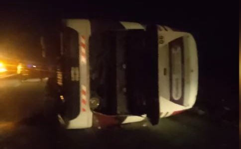 Volcó un micro de pasajeros en la Ruta 2: al menos 9 heridos