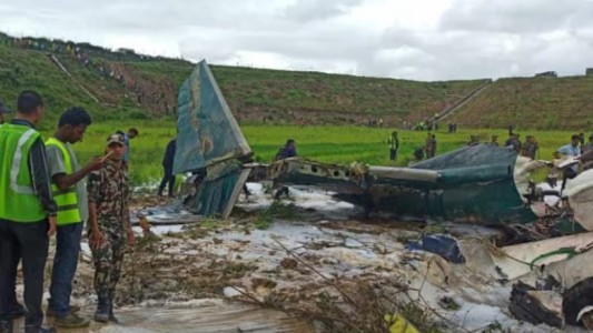 El piloto del avión que se estrelló en Nepal, único superviviente, se recupera en el hospital