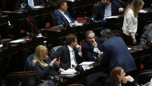 La oposición busca una mayoría para derogar el DNU que engordó los fondos de la SIDE
