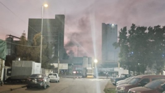 Bomberos controlaron el incendio dentro del puerto