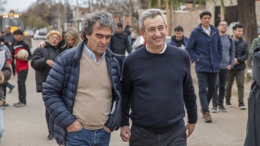 El intendente y el exalcalde de Medellín recorrieron las obras de urbanización de barrio Banana